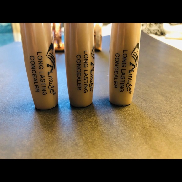 Concealer with a roller ball tip by Jordana - Picture 2 of 4